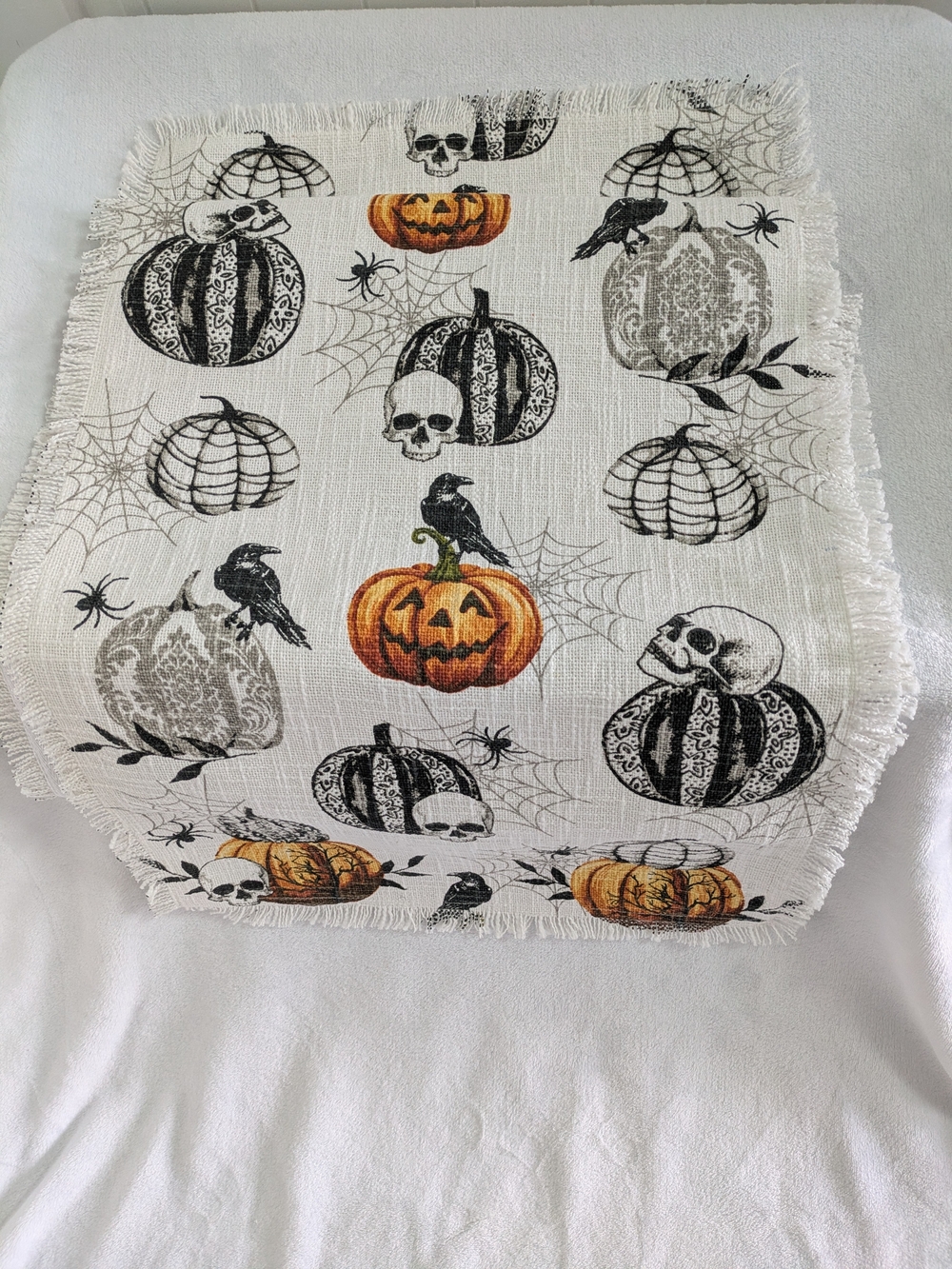 NWOT TAHARI Halloween Pumpkin & Skull Fringe Table Runner